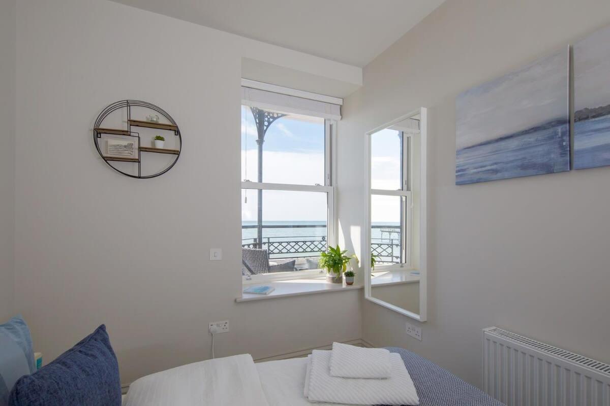 Panoramic Sea Views In Beachfront Apt W Balcony Богнър Реджис Екстериор снимка