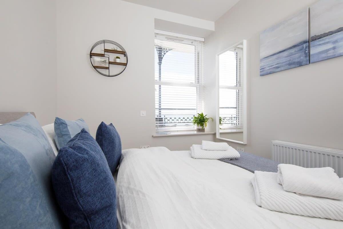 Panoramic Sea Views In Beachfront Apt W Balcony Богнър Реджис Екстериор снимка