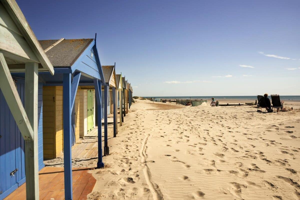 Panoramic Sea Views In Beachfront Apt W Balcony Богнър Реджис Екстериор снимка