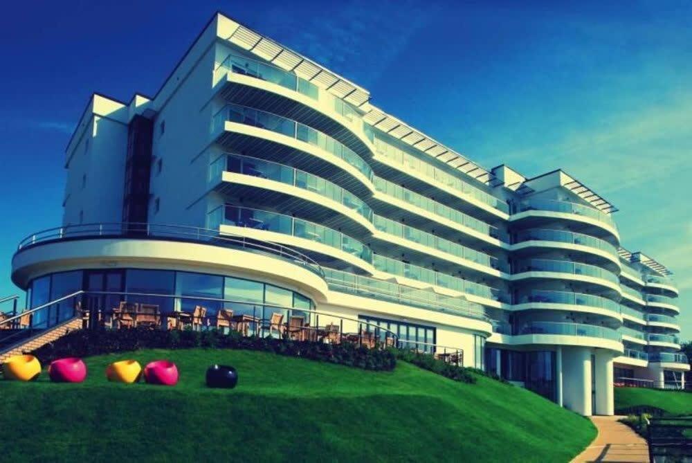 Panoramic Sea Views In Beachfront Apt W Balcony Богнър Реджис Екстериор снимка
